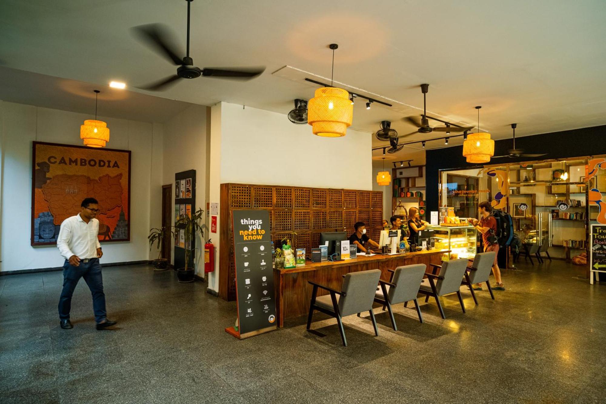 Mad Monkey Hostel Πνομ Πενχ Εξωτερικό φωτογραφία