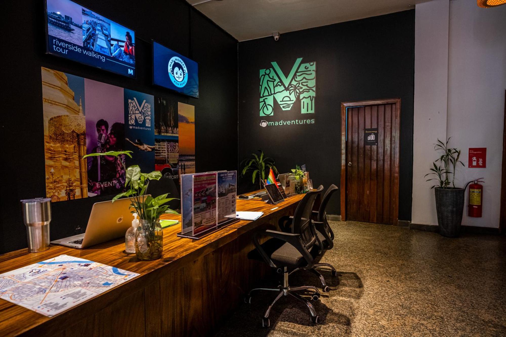 Mad Monkey Hostel Πνομ Πενχ Εξωτερικό φωτογραφία